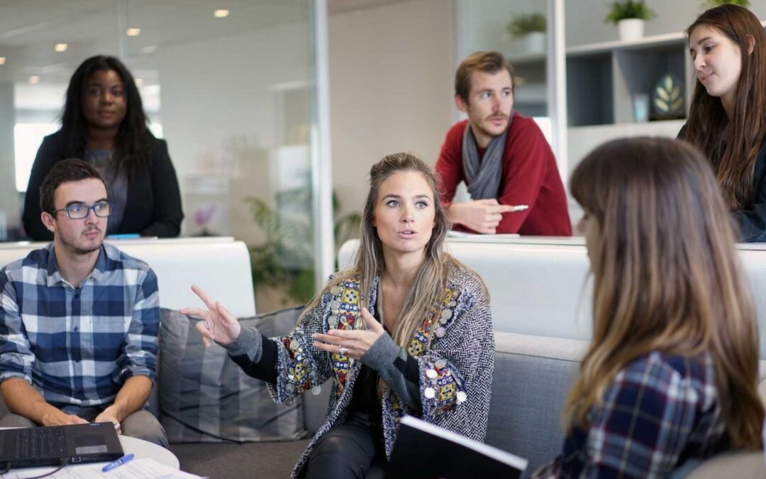 How do directories help businesses to B2B find clients across countries?